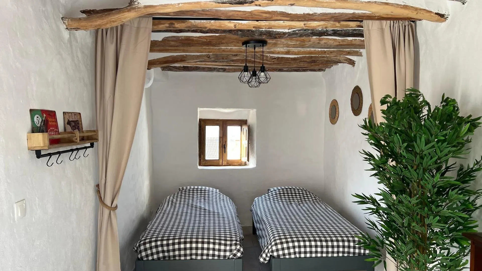 Casa Vino, Asado Y Amigos - Prive Appartement Met Gedeeld Dakterras Polopos Spain