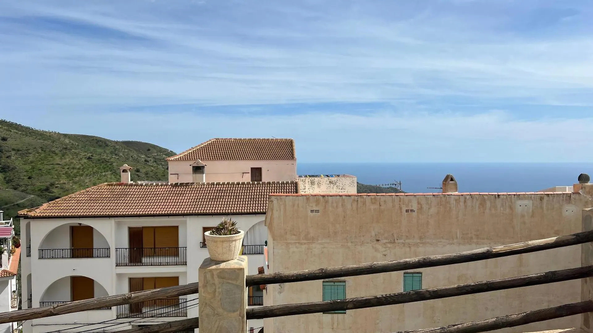 Casa Vino, Asado Y Amigos - Prive Appartement Met Gedeeld Dakterras Polopos Spain